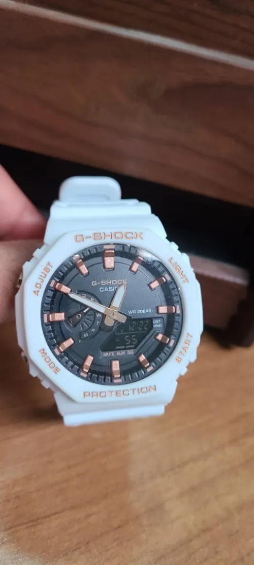 Montre Casio G-Shock Blanche Fond Noir et doré
