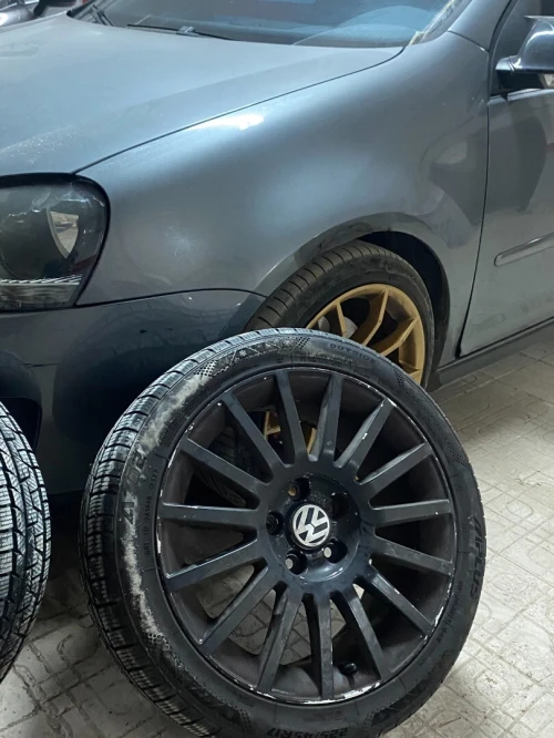 4 Jantes et pneus original 22545R17 