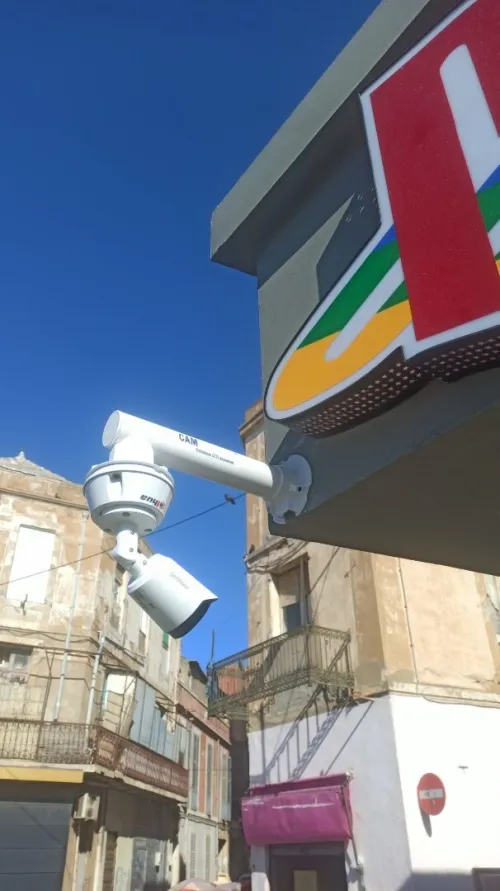 Installation cameras de surveillance et systèmes d'alarme