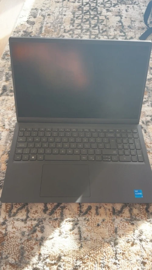 Dell Vostro 3520 i5 12Gen 8Go 512 NVMe 120Hz Très bon état