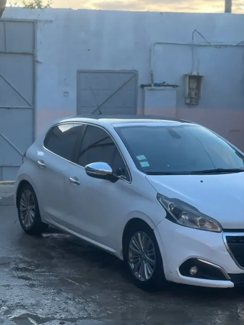 Peugeot 208 2016 Allure Facelift