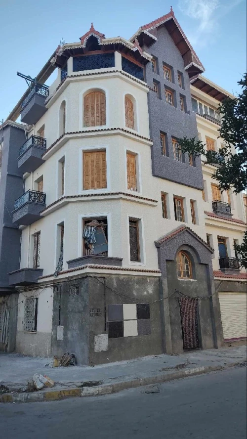Facade en monocouch gratté et mouchter écrasé.......