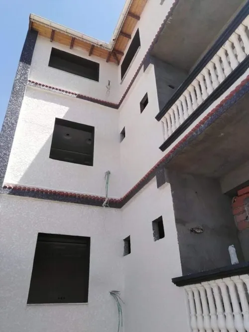 Facade en monocouch gratté et mouchter écrasé.......