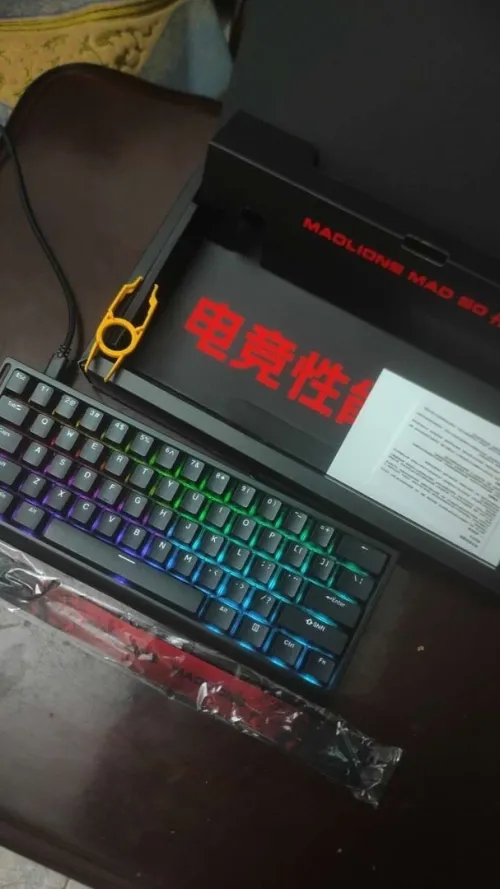 Clavier MAD 60 HÉ MAGNATIC RGB