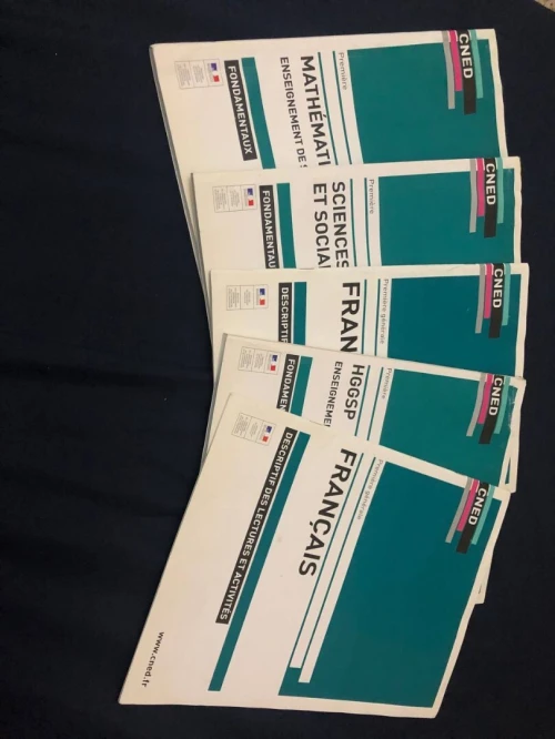 Livres scolaires et parascolaires programme français 