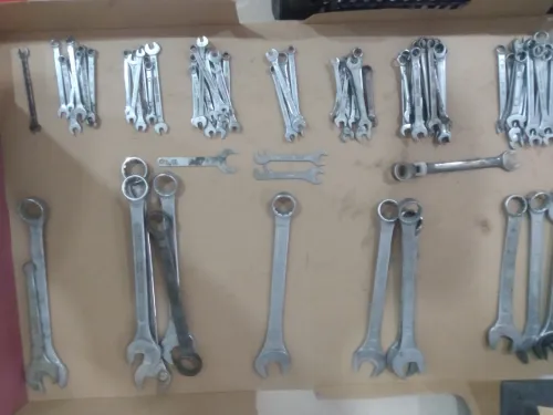 Lot de clés et outillages