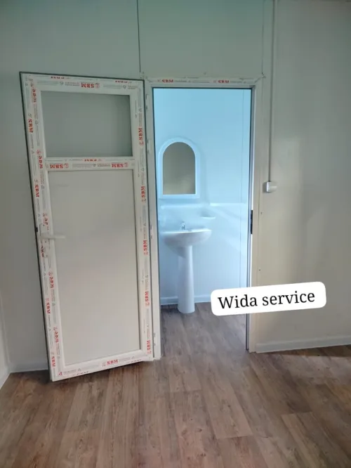 Cabine 9*3 avec sanitaire et douche