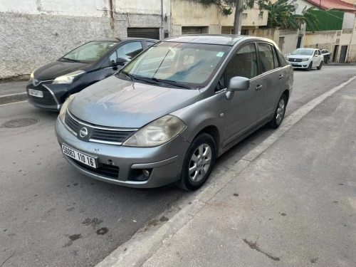 Nissan Tiida 5 portes 2010 Tiida 5 portes