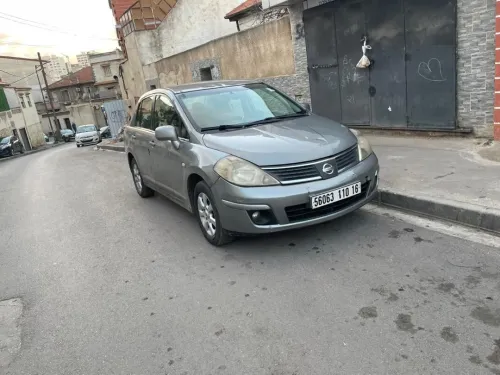 Nissan Tiida 5 portes 2010 Tiida 5 portes