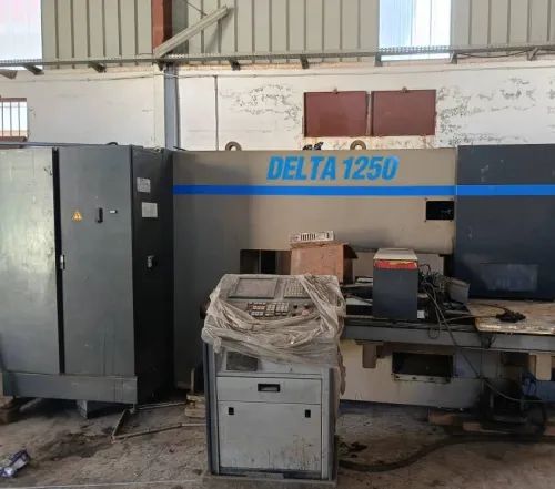 À VENDRE Deux machines poinçonneuses LVD