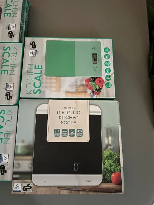 Scale and kitchen scale