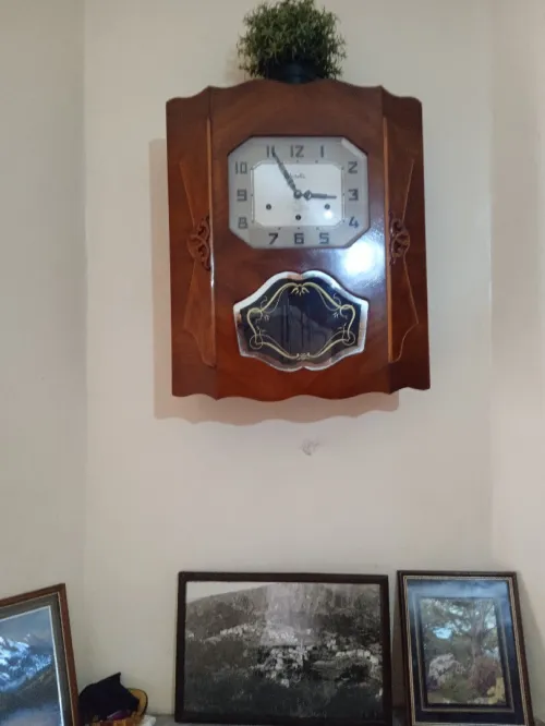 ساعة حائط