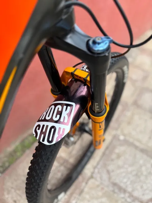 VTT all mountain full Carbon haute gamme // Taille : L 27,5 // État : 9/10
