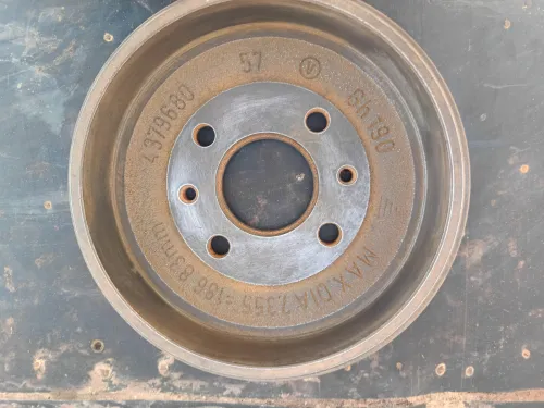 Tambour de frein arrière