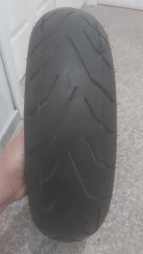 pneu neuf 140/70 - 14