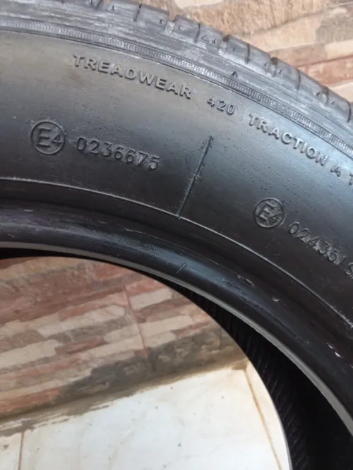 Pneus 100 % d'Origine Renault GT Radial CHAMPIRO 185/65/ R15  1 Neuf + 1 Occasion
