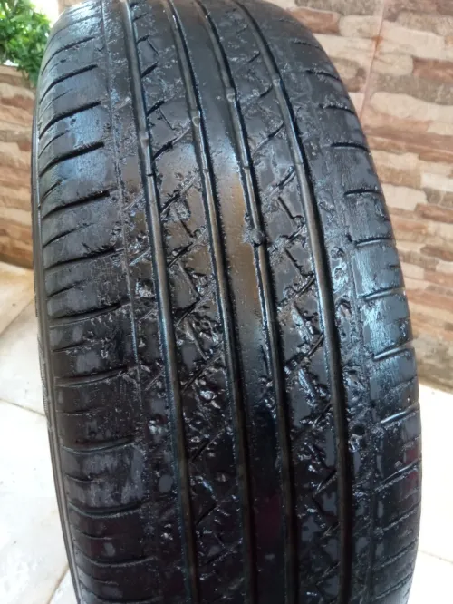 Pneus 100 % d'Origine Renault GT Radial CHAMPIRO 185/65/ R15  1 Neuf + 1 Occasion