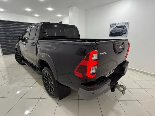 Toyota Hilux 2023 Invisible
