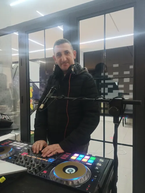 dj lyes