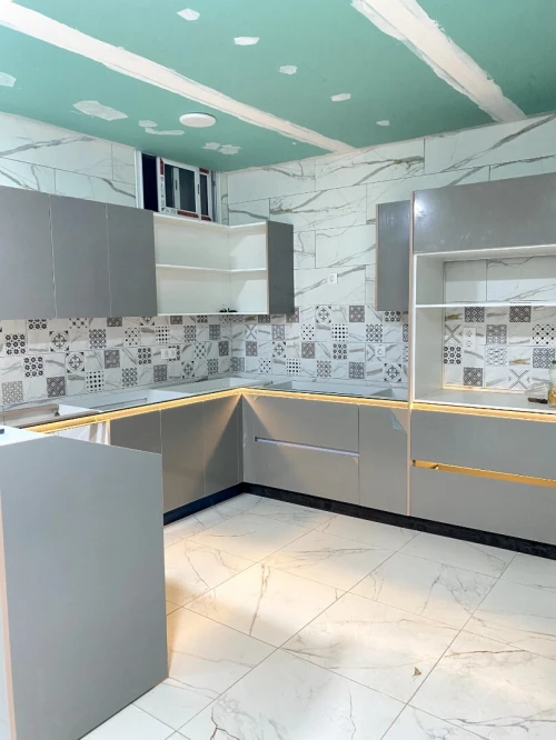 cuisine équipée moderne sur mesure 