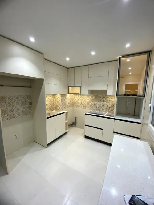 cuisine équipée moderne sur mesure 