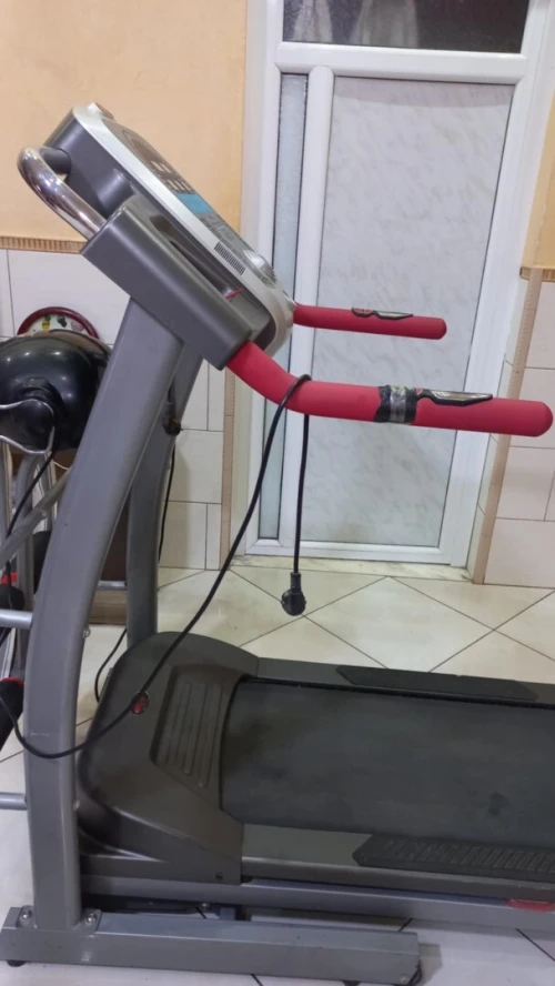 TAPIS DE COURSE TRÈS BON ETAT AVEC CEINTURE VIBRANTE 
