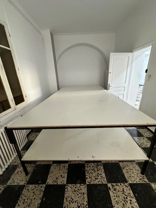 / طاولة تفصيل القماش Table couture