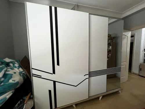 Armoire - un lit double - 2 tables de nuit - coiffeuse