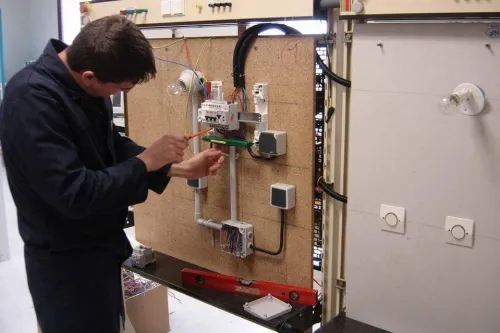 Électricité Bâtiment et câblage des armoires industrielles 