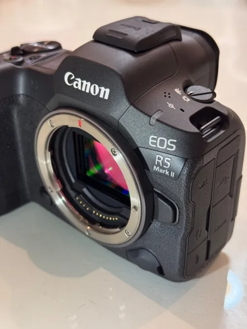 Canon R5 Mark II + 2 Batteries LP-E6P + Chargeur original 