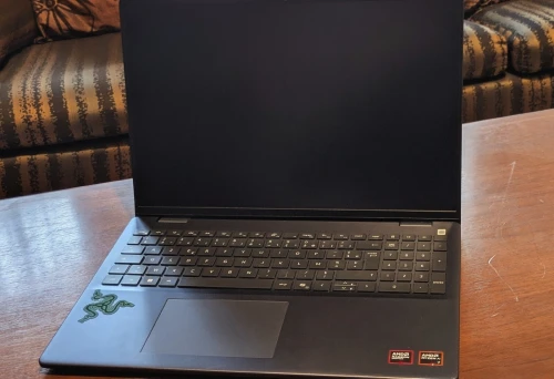 DELL INSPIRON 16 5645 /AMD RYZEN 7 8840U/16GB DDR5/AMD RADEON 780M GRAPHICS/1T/16 FHD+