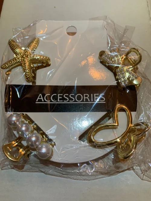 BOUCLES D'OREILLES ET PINCES À CHEVEUX