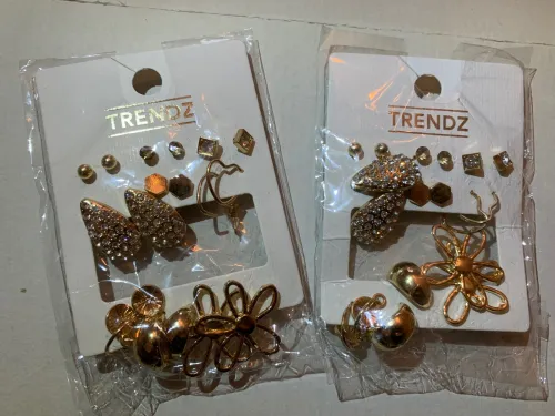 BOUCLES D'OREILLES ET PINCES À CHEVEUX