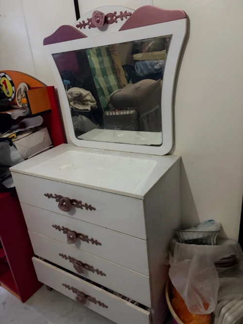 Chambre à coucher enfant (petite fille )
