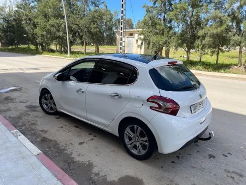 Peugeot 208 2015 Allure Facelift