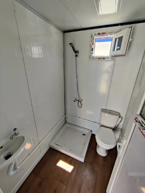 Cabine préfabriqué 3x7 2 bureaux et salle de bain