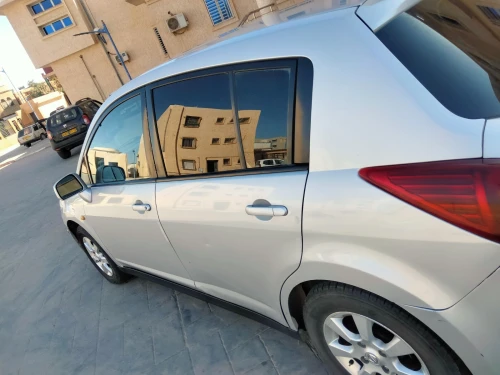 Nissan Tiida 5 portes 2011 Tiida 5 portes