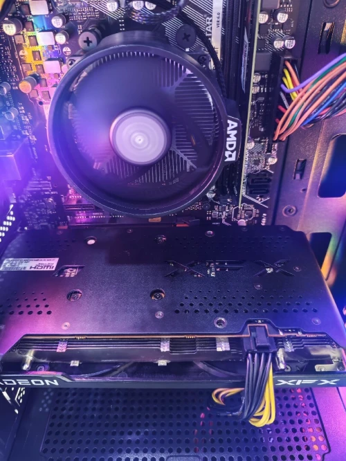 PC GAMER ( RYZEN 5 3600 + RX6600 8GB + 16GB + 256GB SSD ) 