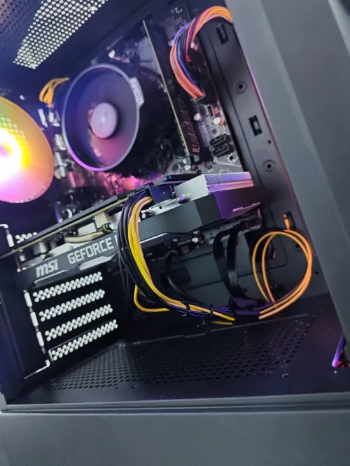PC GAMER ( RYZEN 5 3600 +RTX 2060 12GB + 16GB + 256GB SSD) 