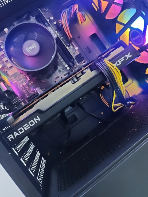 PC GAMER ( RYZEN 5 3600 + RX6600 8GB + 16GB + 256GB SSD ) 