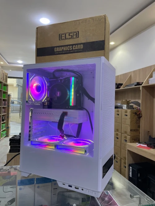 PC GAMER AFFAIR Rx580 White rgb