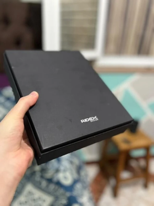 Pack carné doté d'une battre rchargeable avec tout types de câble,porte carte de la société satim 