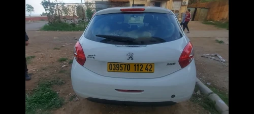 Peugeot 208 2012 