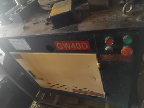 Mmachine à découper le fer