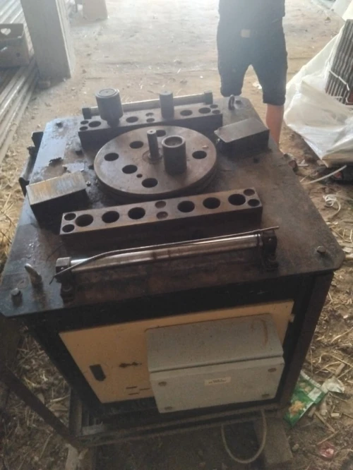 Mmachine à découper le fer