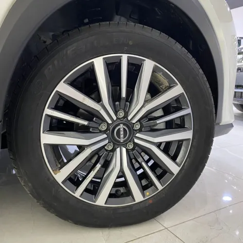 Nissan KICKS 2025 