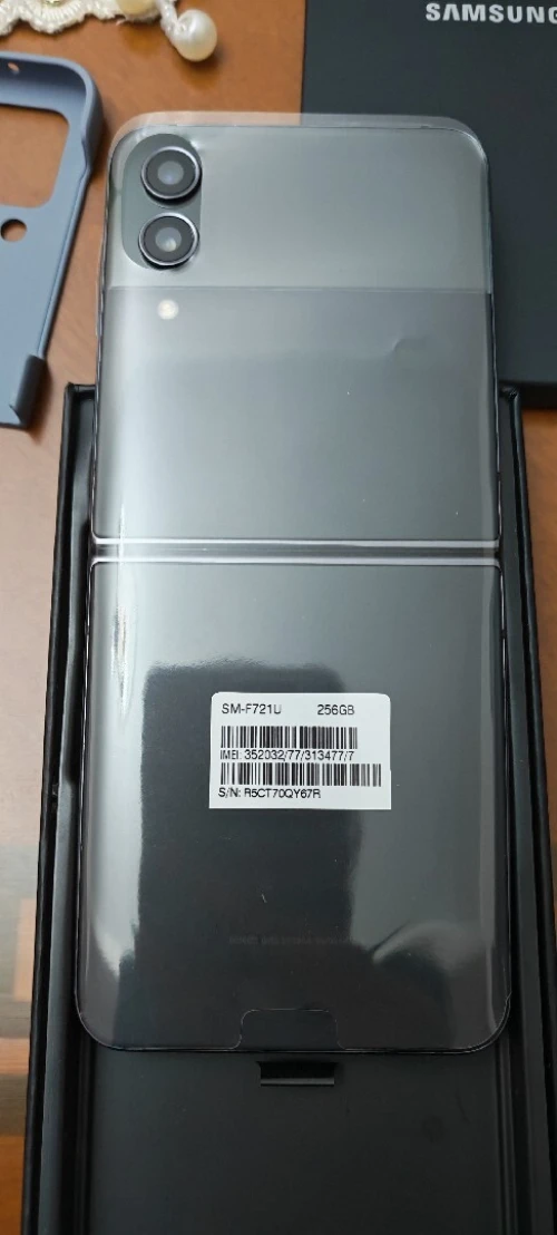 Samsung 4  Galaxy Z Flip