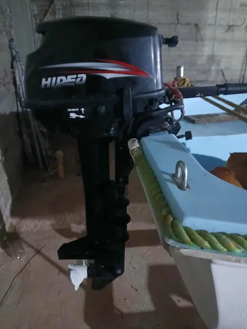 Vends barque 4.20m année 2024+ Moteur 8cv année 2024+ remorque