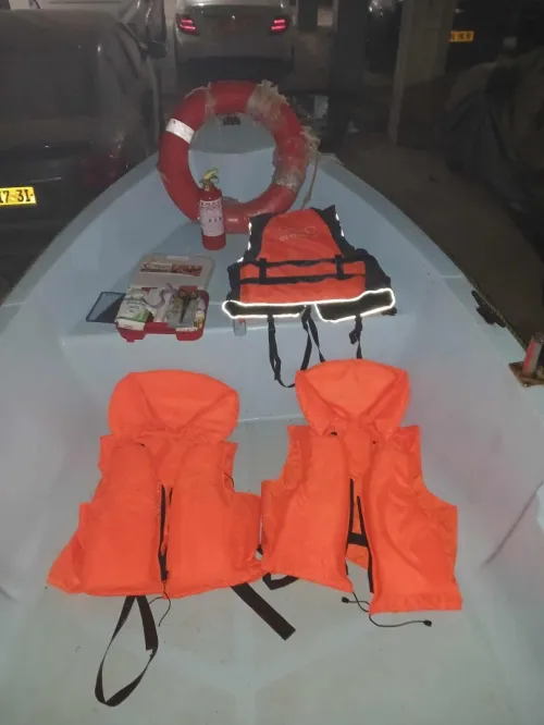 Vends barque 4.20m année 2024+ Moteur 8cv année 2024+ remorque