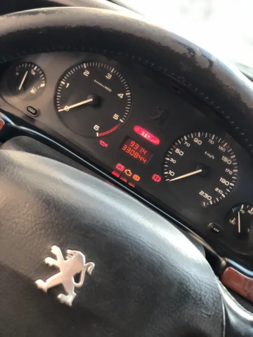 Peugeot 2002 2002 وثائق السيارة من أملاك الدولة